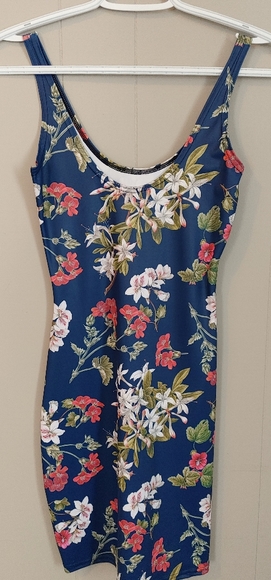 Blackmilk Gorgeous Garden Navy Dress - Picture 2 of 3